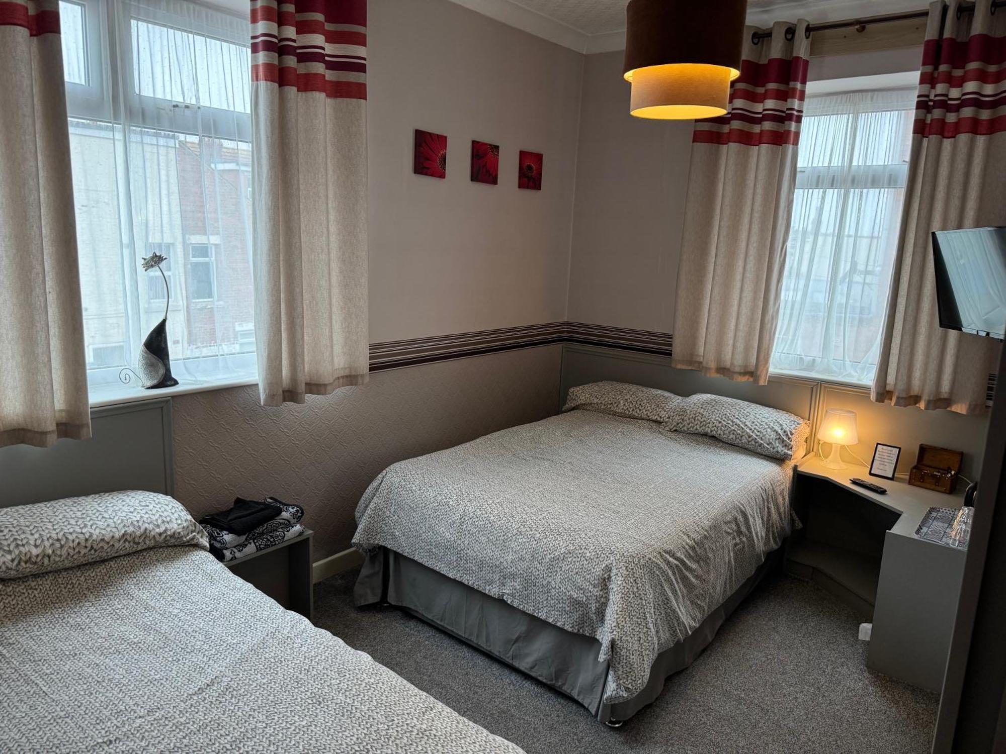 West Vale Villa — Photos 2